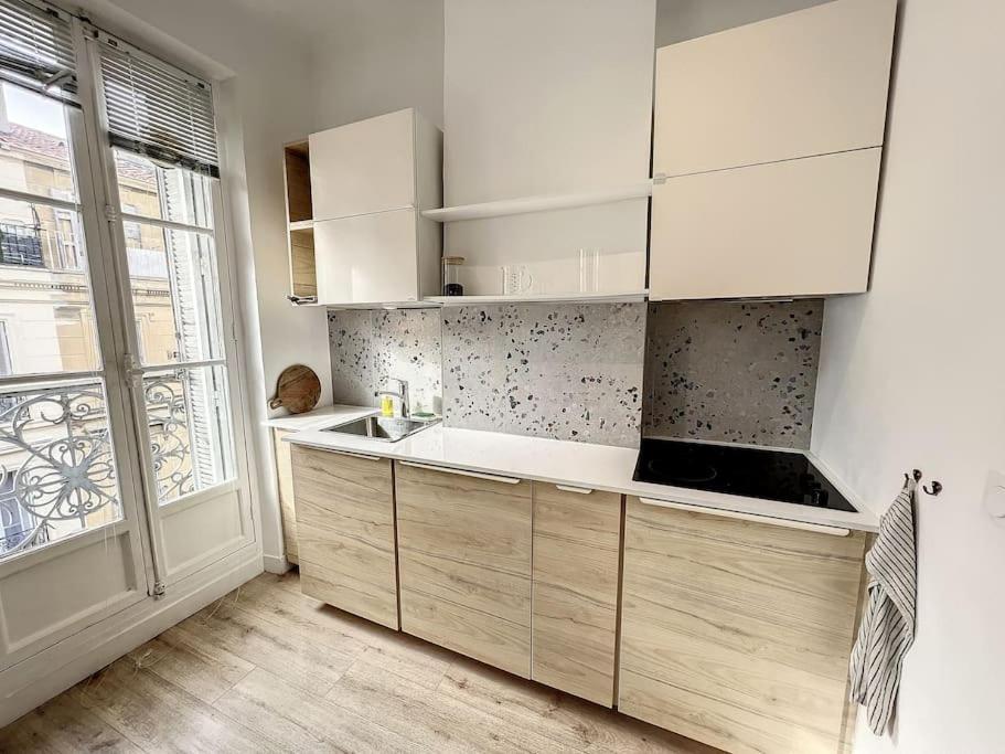 Place - Appartement Lumineux Au Coeur De La Joliette Marseille Bagian luar foto